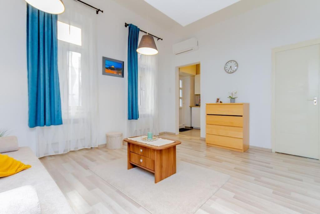 Cozy Nest By The Andrassy Avenue Leilighet Budapest Eksteriør bilde